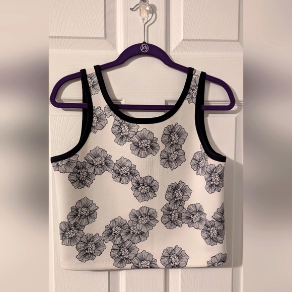 METAPHOR BLACK AND WHITE FLORAL CROP TOP - SIZE Medium - Picture 1 of 4